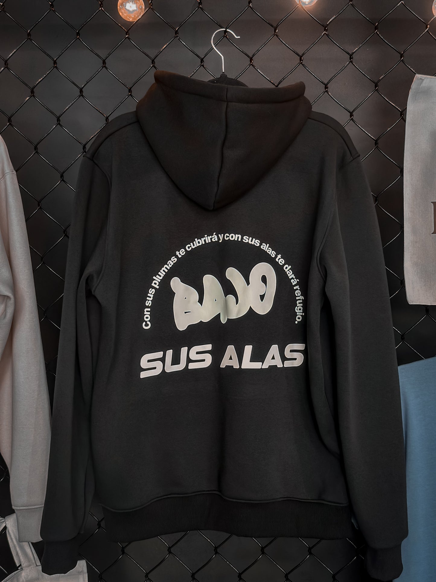 Hoodie Ref. BAJO SUS ALAS